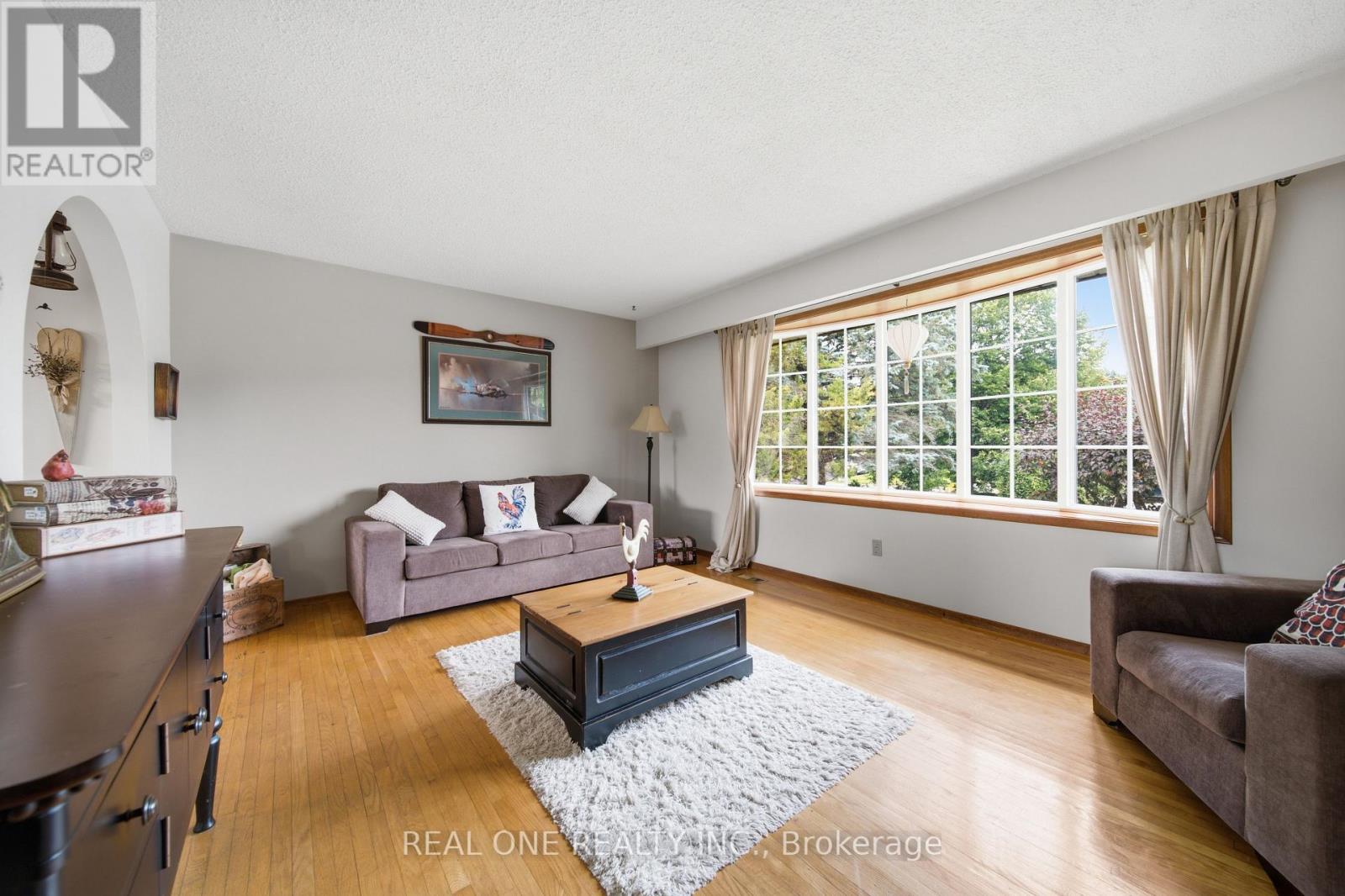 111 GLENBURNIE DRIVE - 13