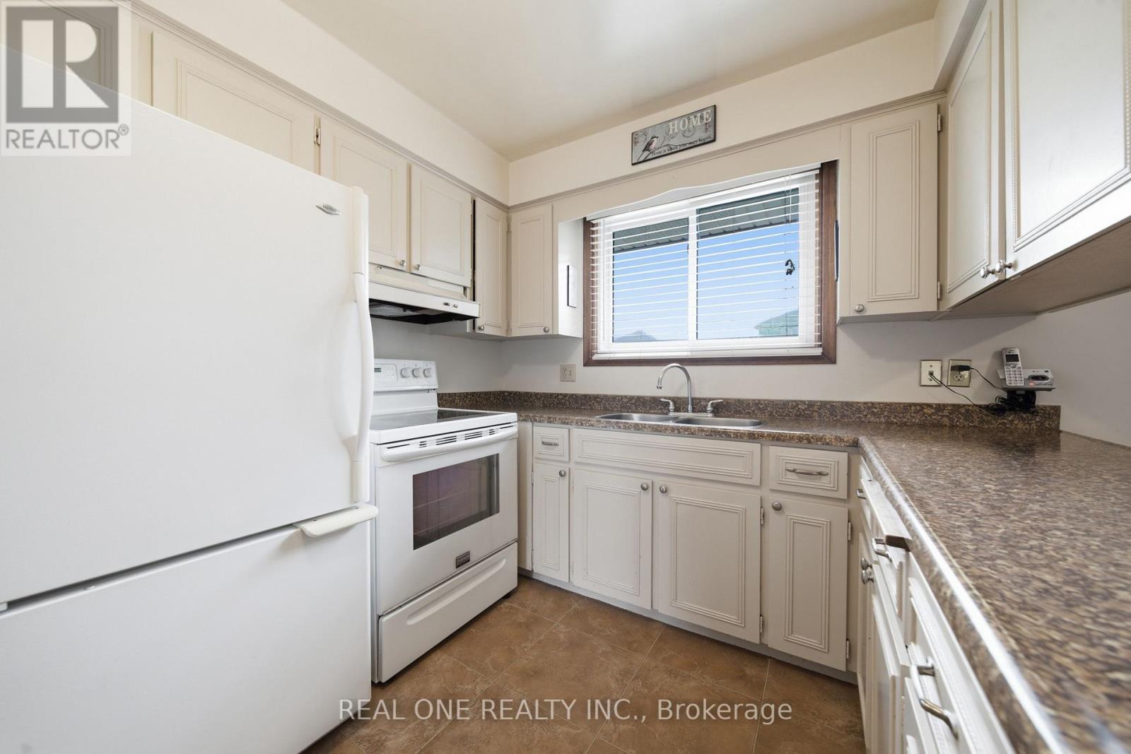 111 GLENBURNIE DRIVE - 20