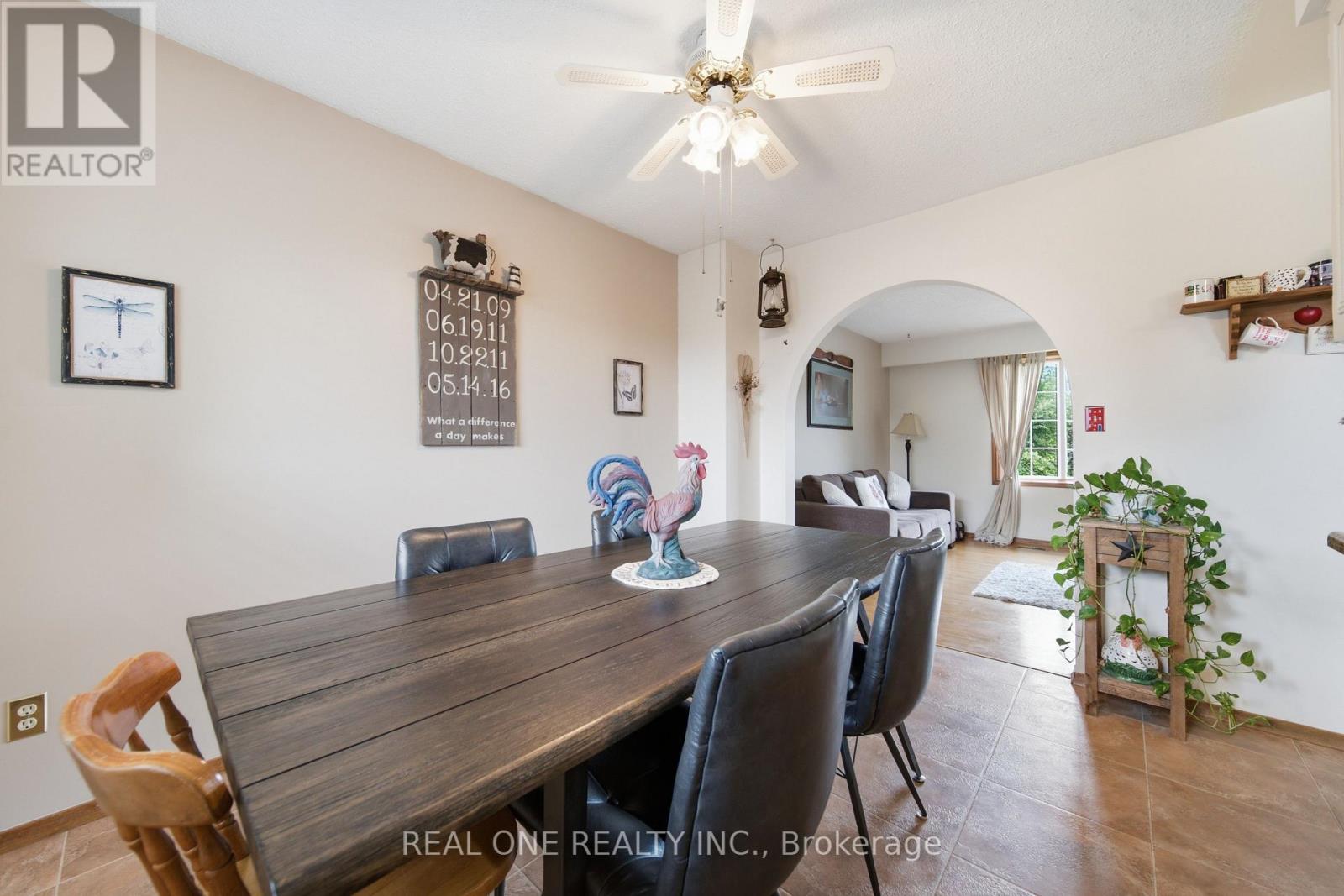 111 GLENBURNIE DRIVE - 23