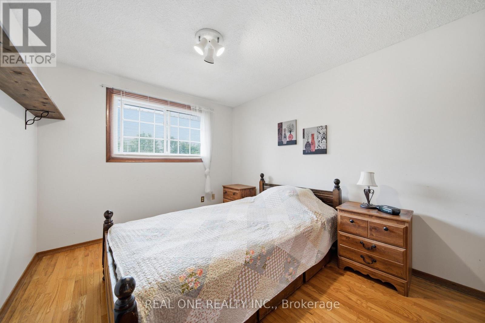 111 GLENBURNIE DRIVE - 26