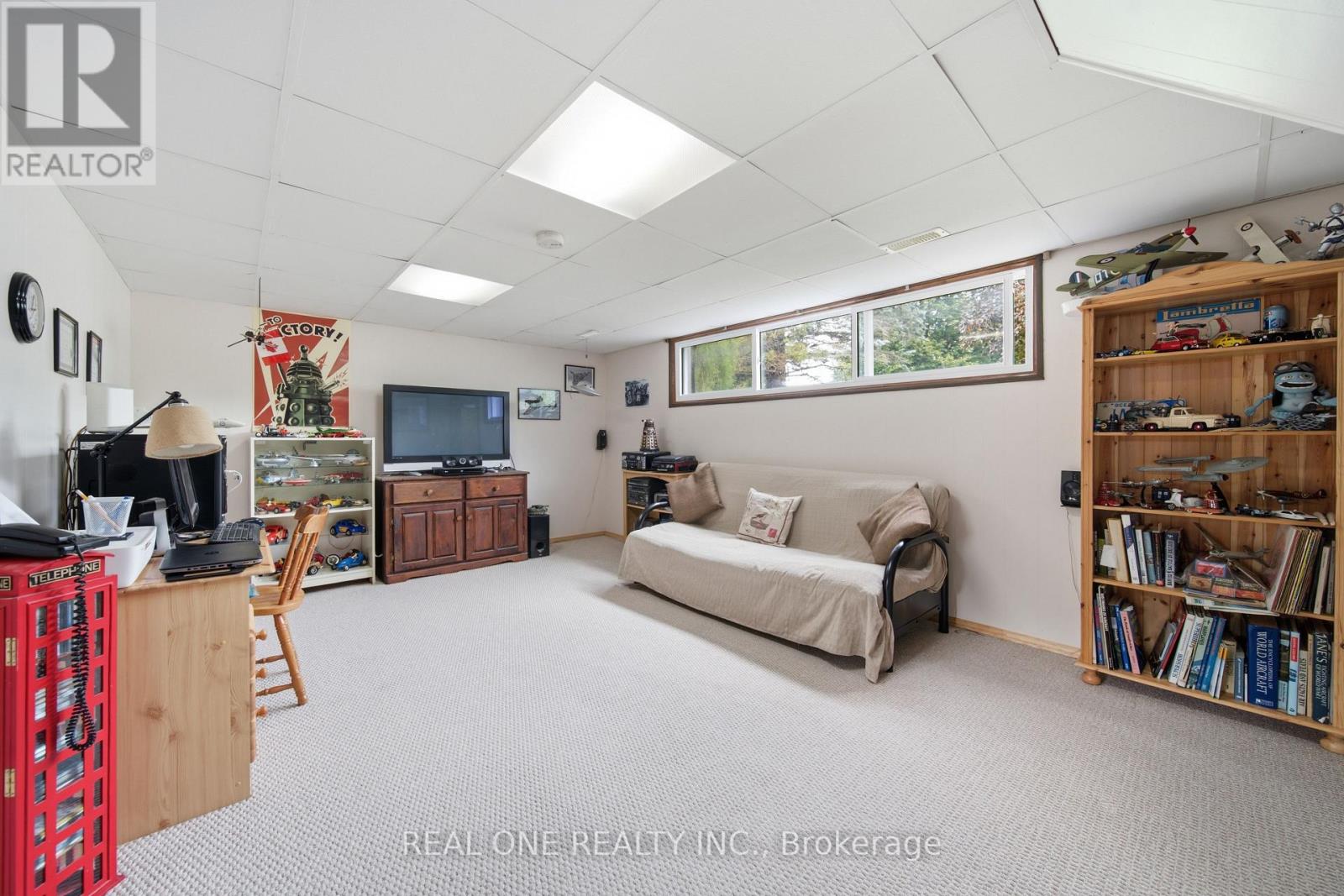 111 GLENBURNIE DRIVE - 30
