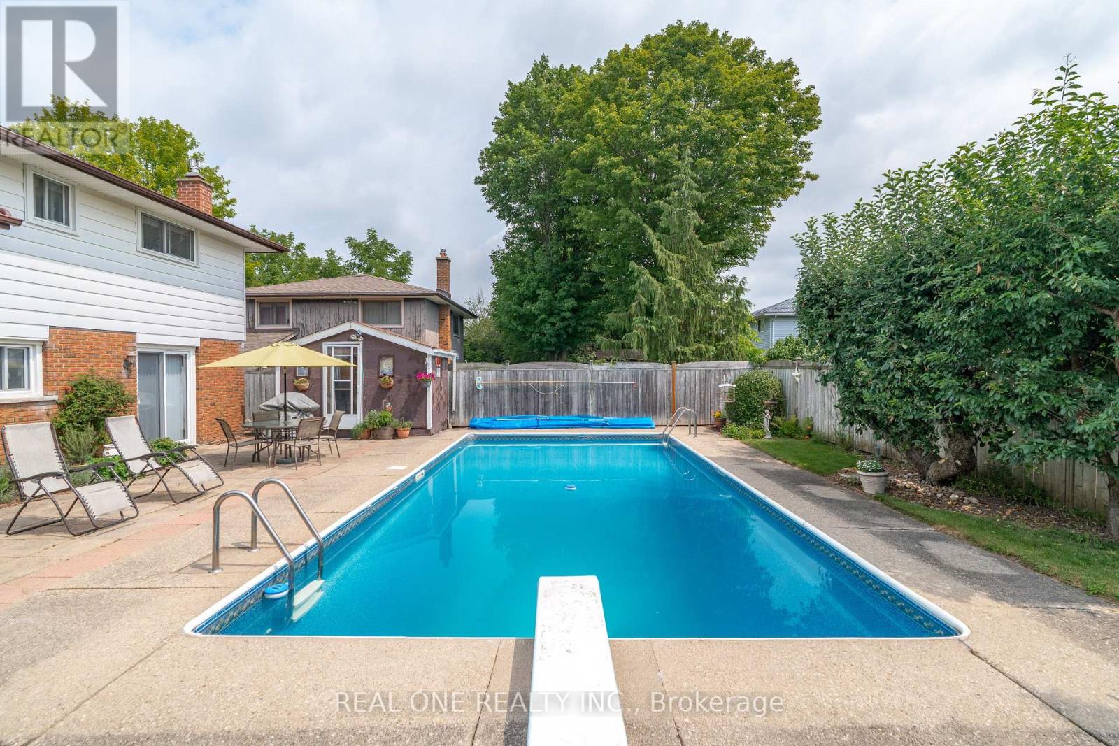 111 GLENBURNIE DRIVE - 33