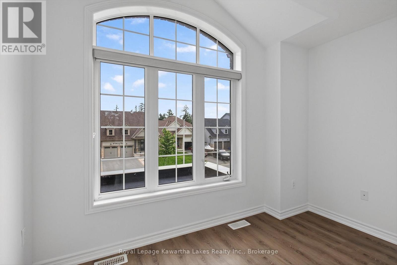 19 HENNESSEY CRESCENT - Image 22