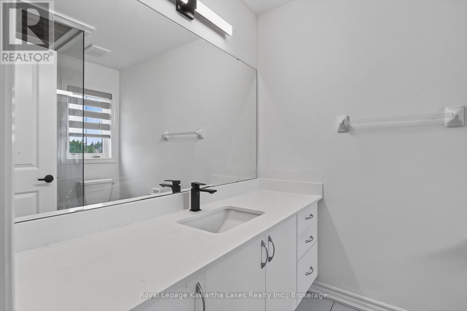 19 HENNESSEY CRESCENT - Image 36