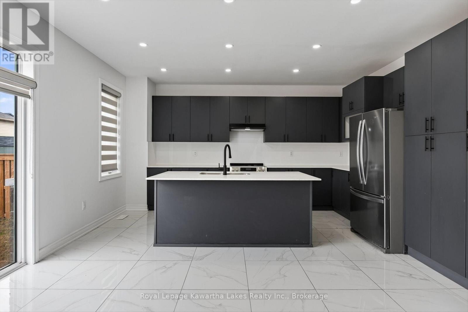 19 HENNESSEY CRESCENT - Image 7