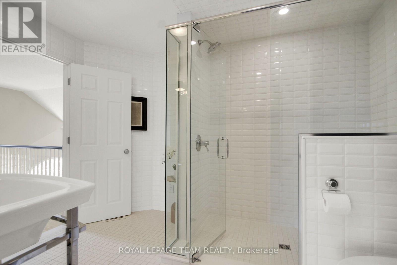 #7 4448 HARPER AVENUE - 37