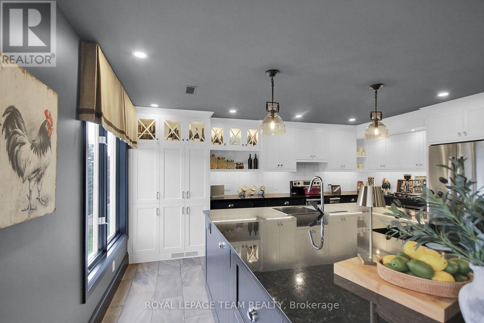 #7 4448 HARPER AVENUE - 4