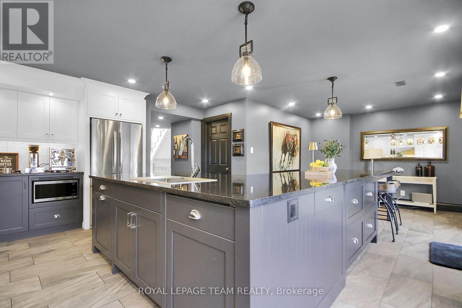 #7 4448 HARPER AVENUE - 9