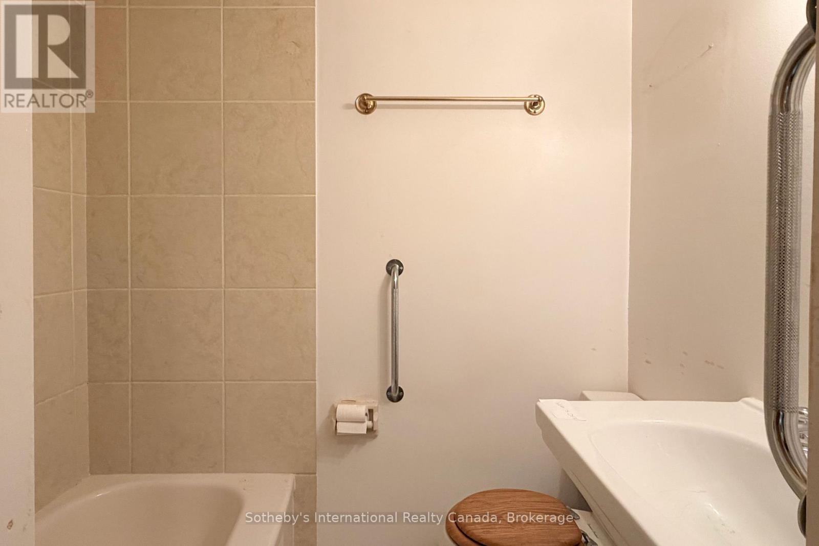 12A VALLEY DRIVE - 15