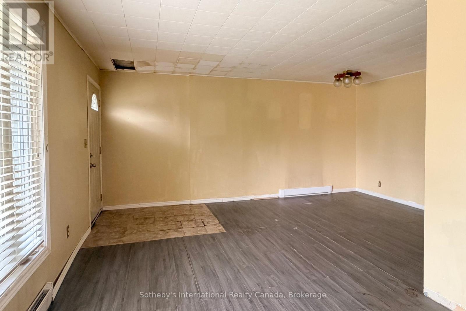 12A VALLEY DRIVE - 8