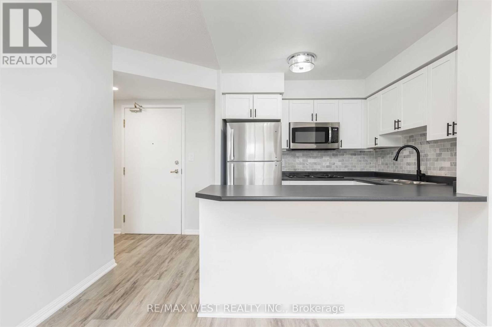 #420 1000 KING STREET W - 9