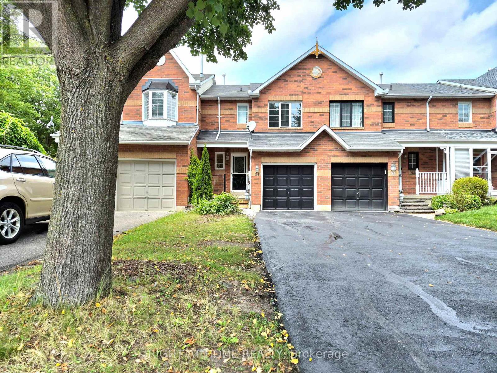 21 MCCULLOCK CRESCENT