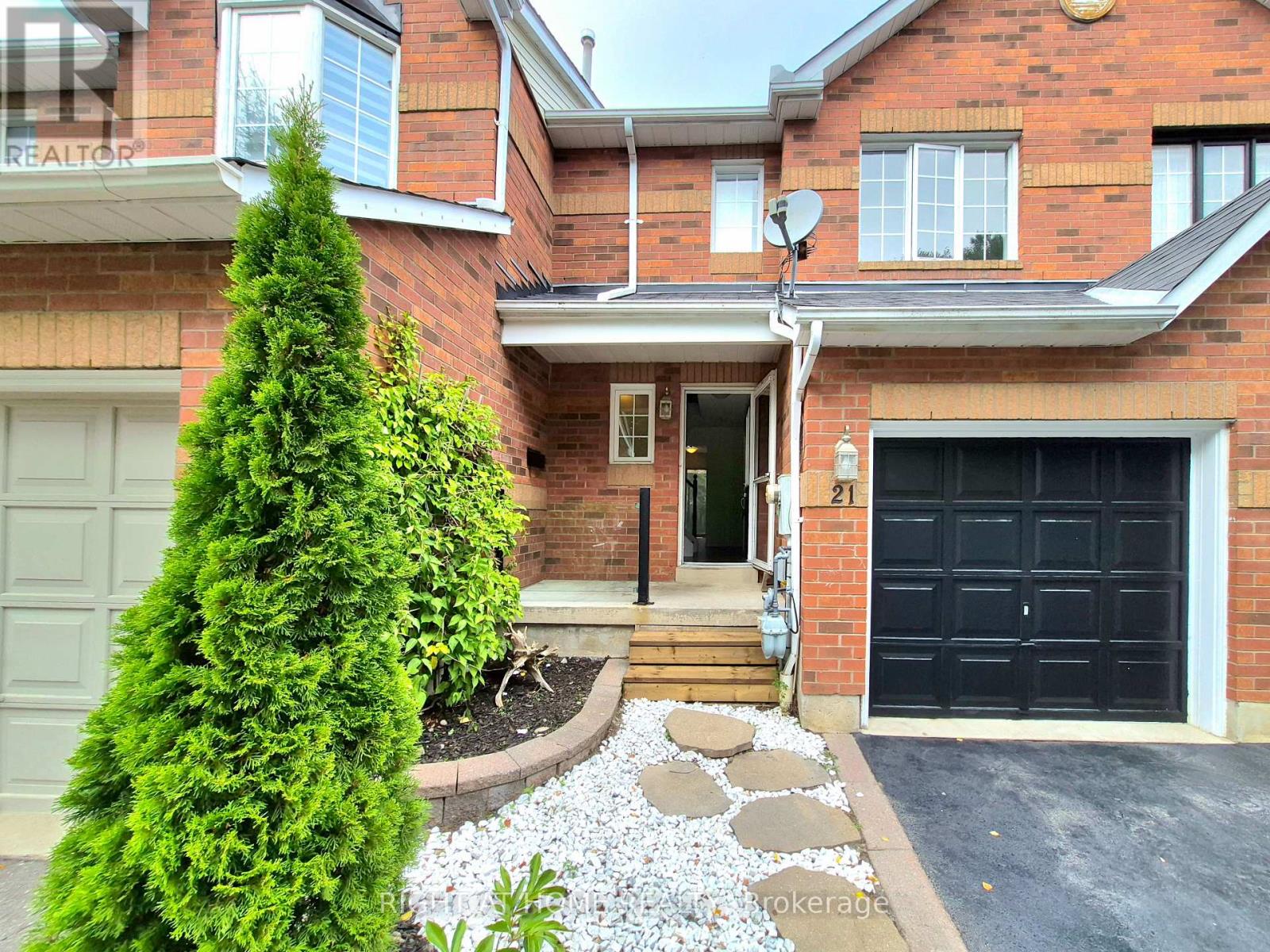 21 MCCULLOCK CRESCENT - 2