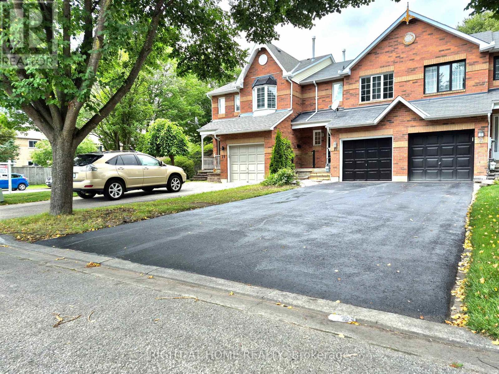 21 MCCULLOCK CRESCENT - 3