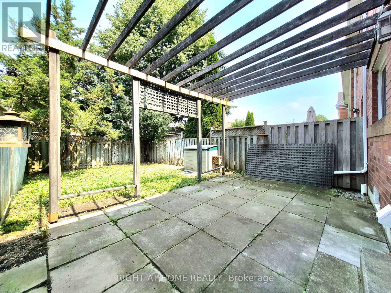 21 MCCULLOCK CRESCENT - 32