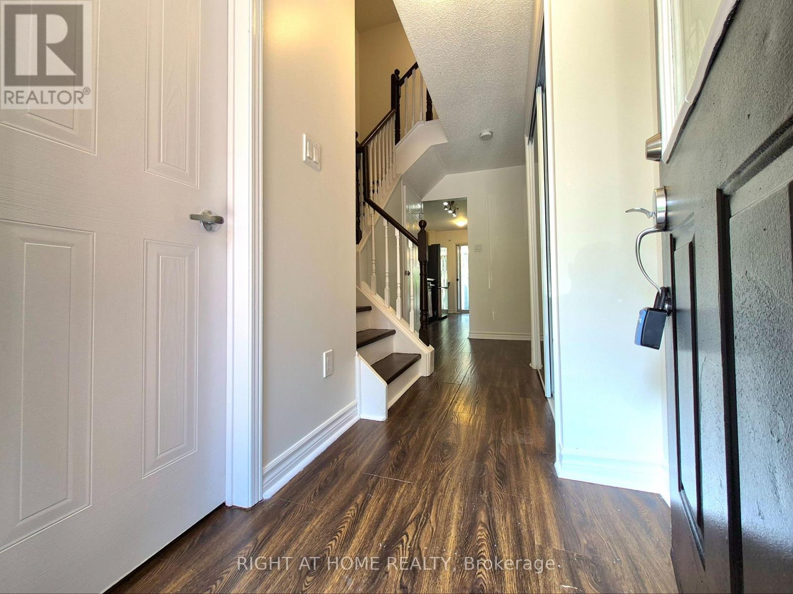 21 MCCULLOCK CRESCENT - 4