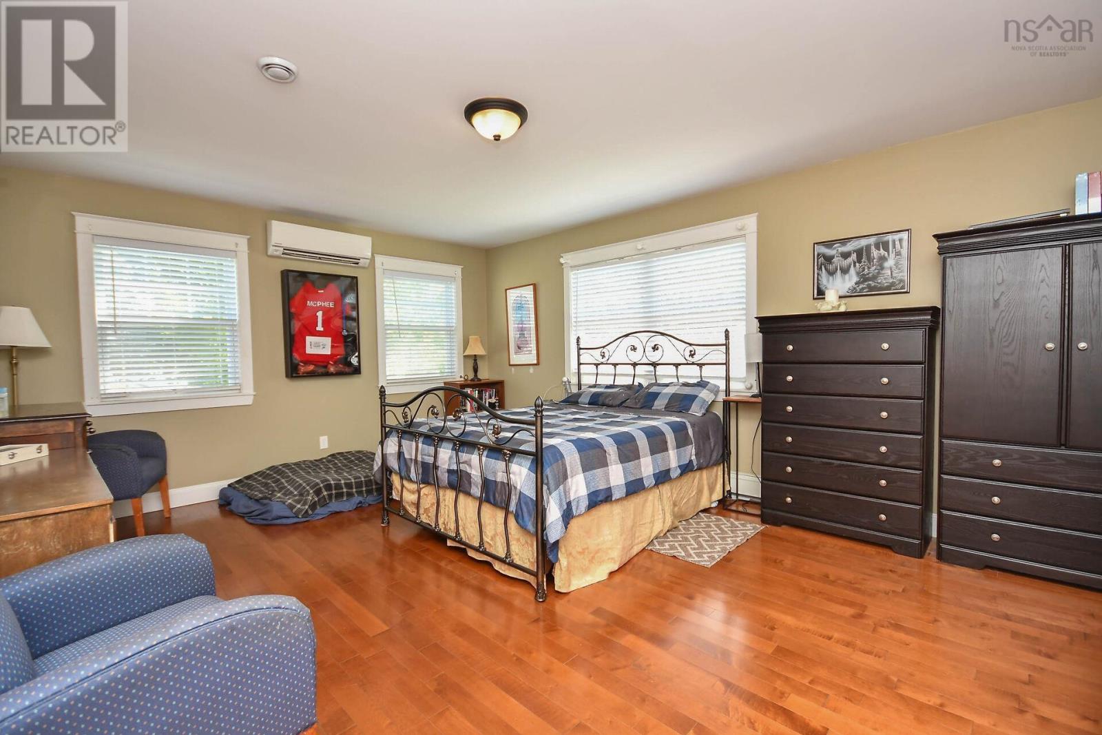 Property 27 of 45 of 98 Parkside Drive