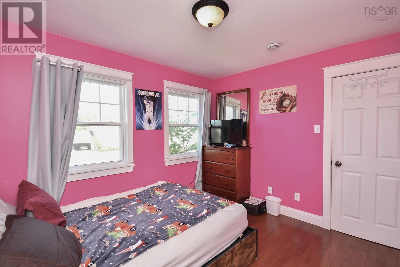 Property 23 of 45 of 98 Parkside Drive