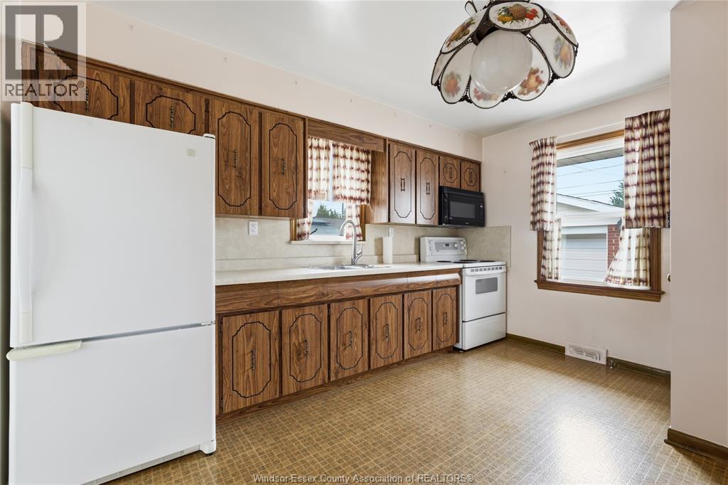 2631 ASKIN AVENUE - 9