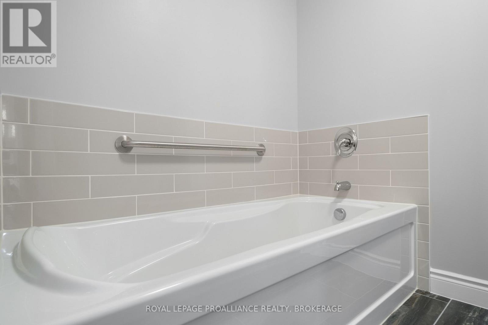 2800 DESERT LAKE ROAD - Image 22