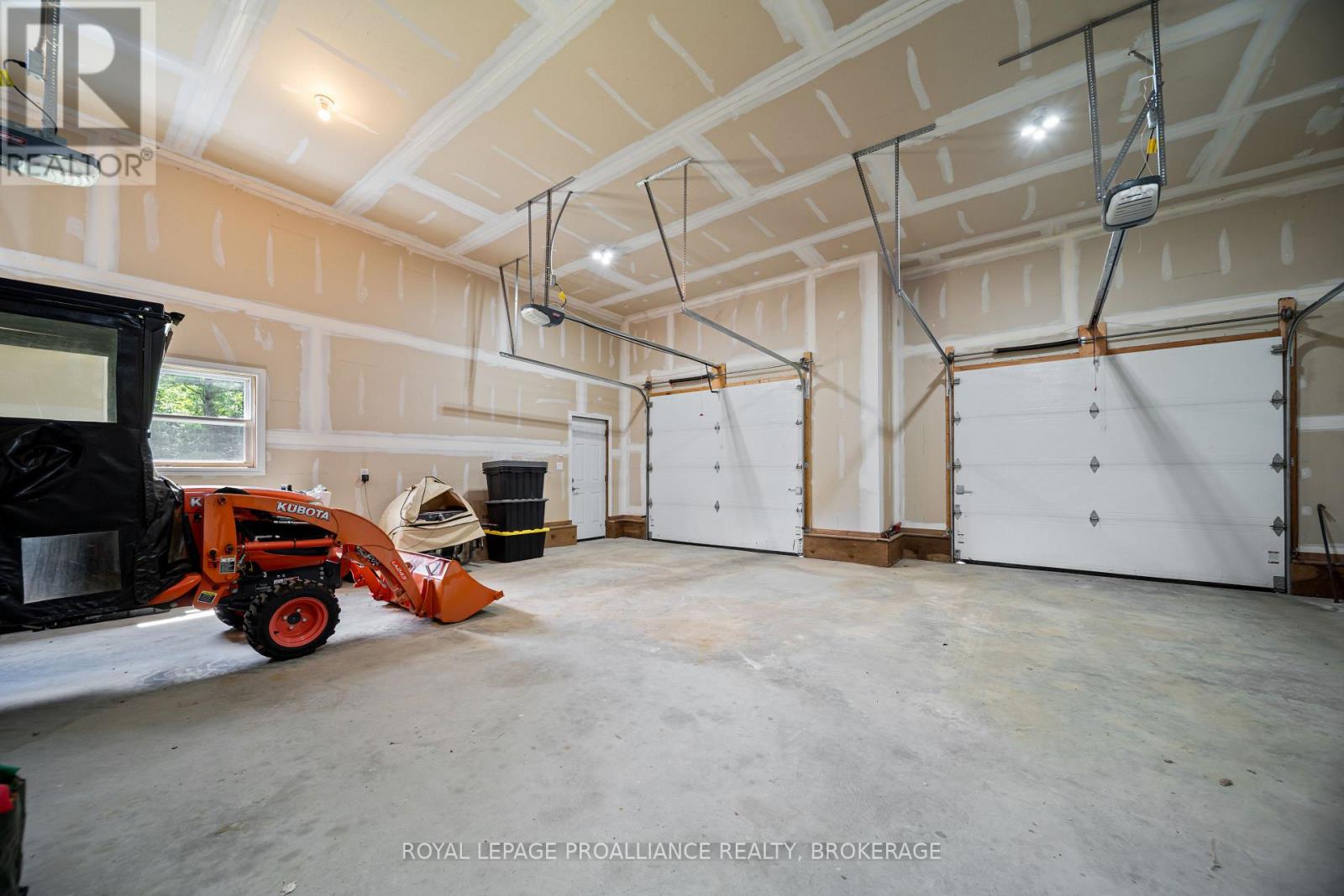2800 DESERT LAKE ROAD - Image 39