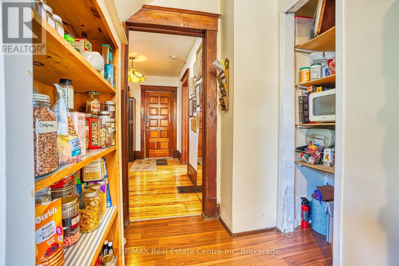 34 WELLINGTON STREET - 18