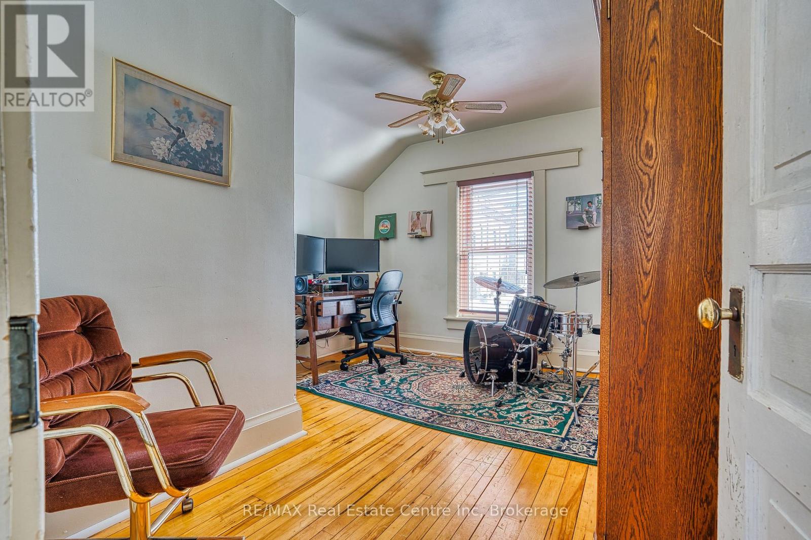 34 WELLINGTON STREET - 27