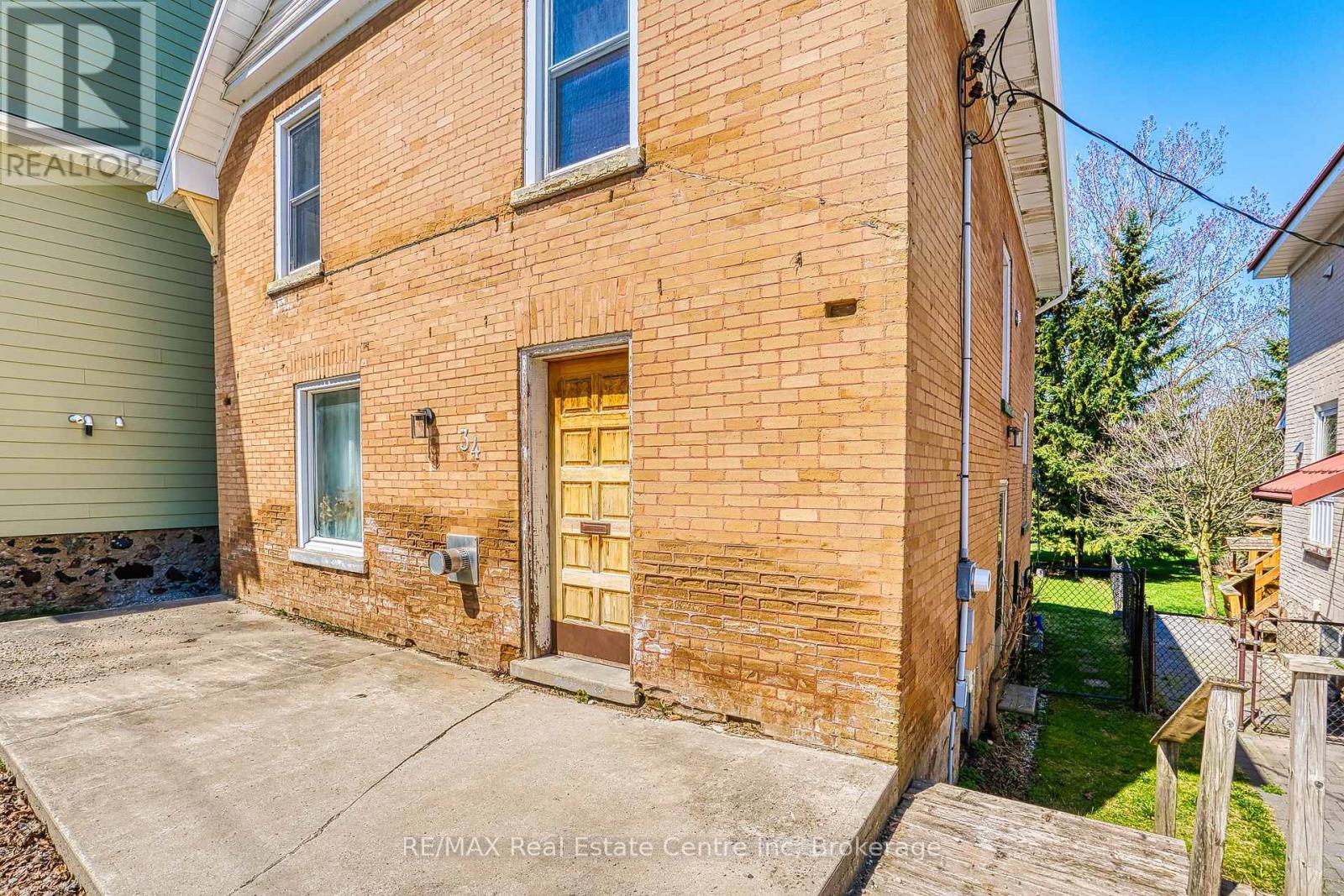 34 WELLINGTON STREET - 3