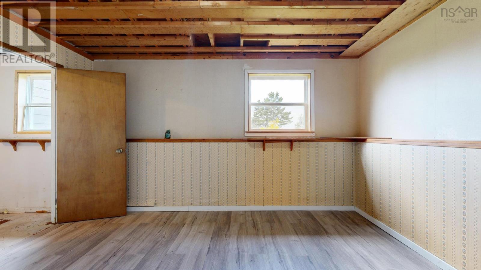 Property 34 of 47 of 572 Rockland Road