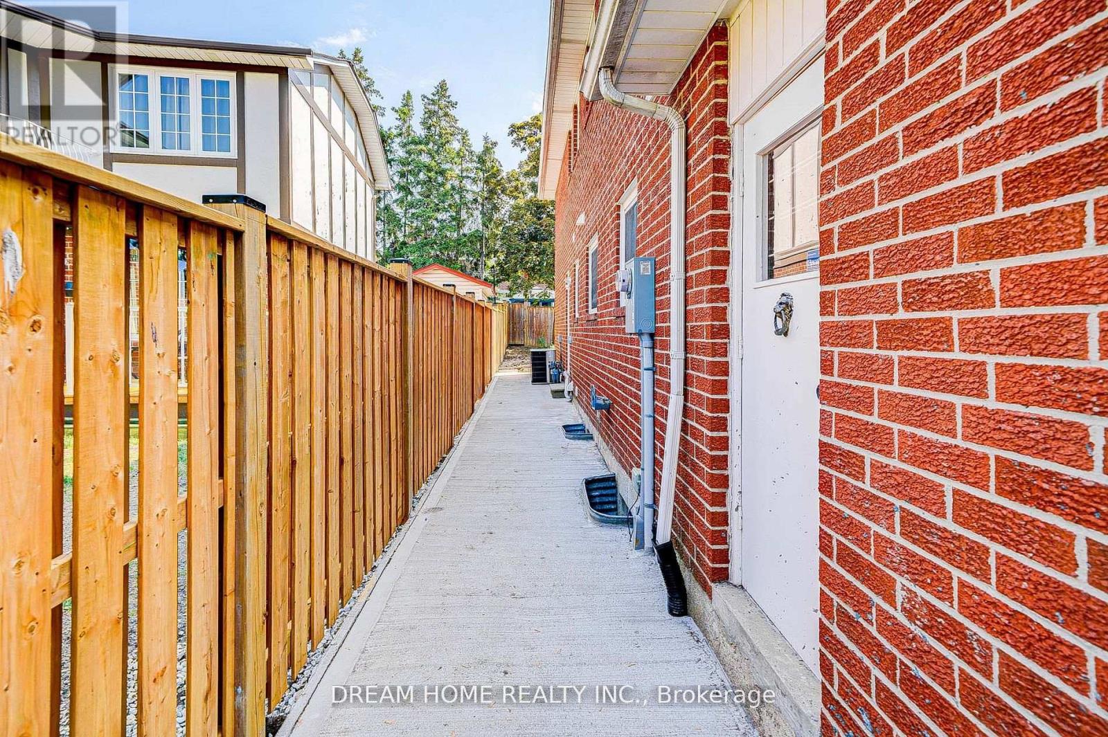 LOWER - 23 MANORCREST STREET, Brampton (Central Park) — photo 2