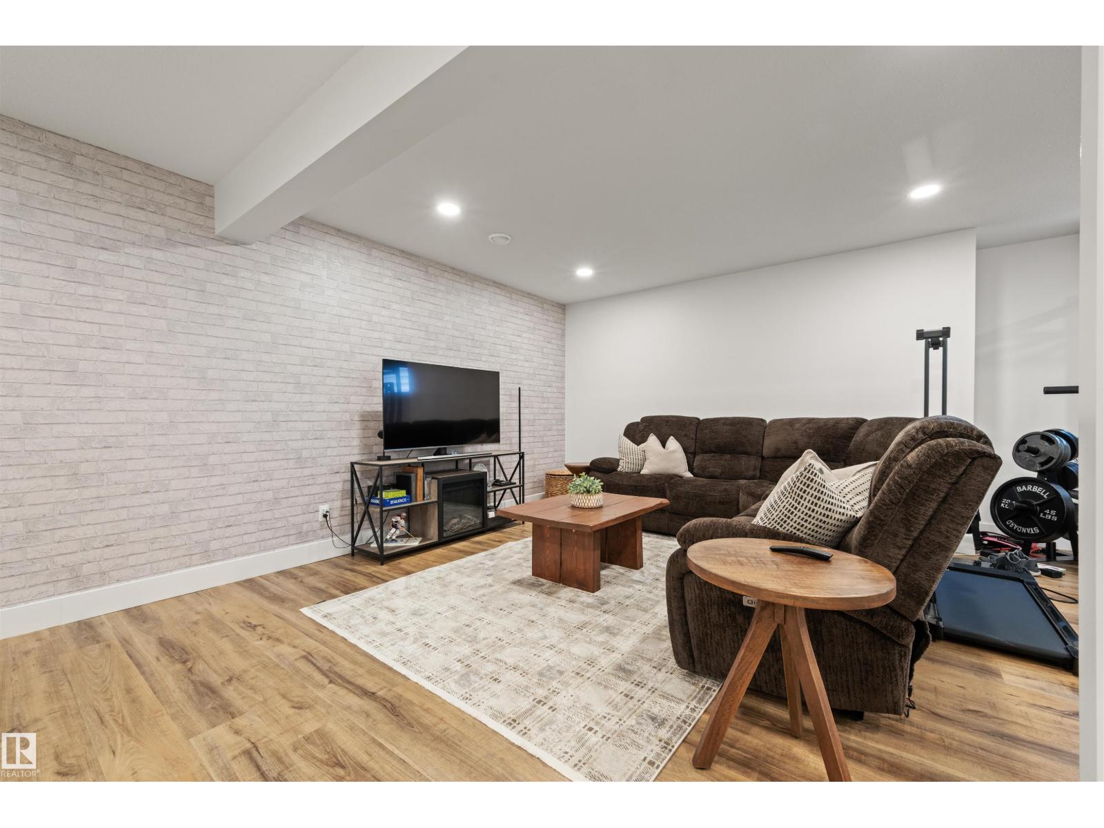 3837 ROBINS CR NW - 29