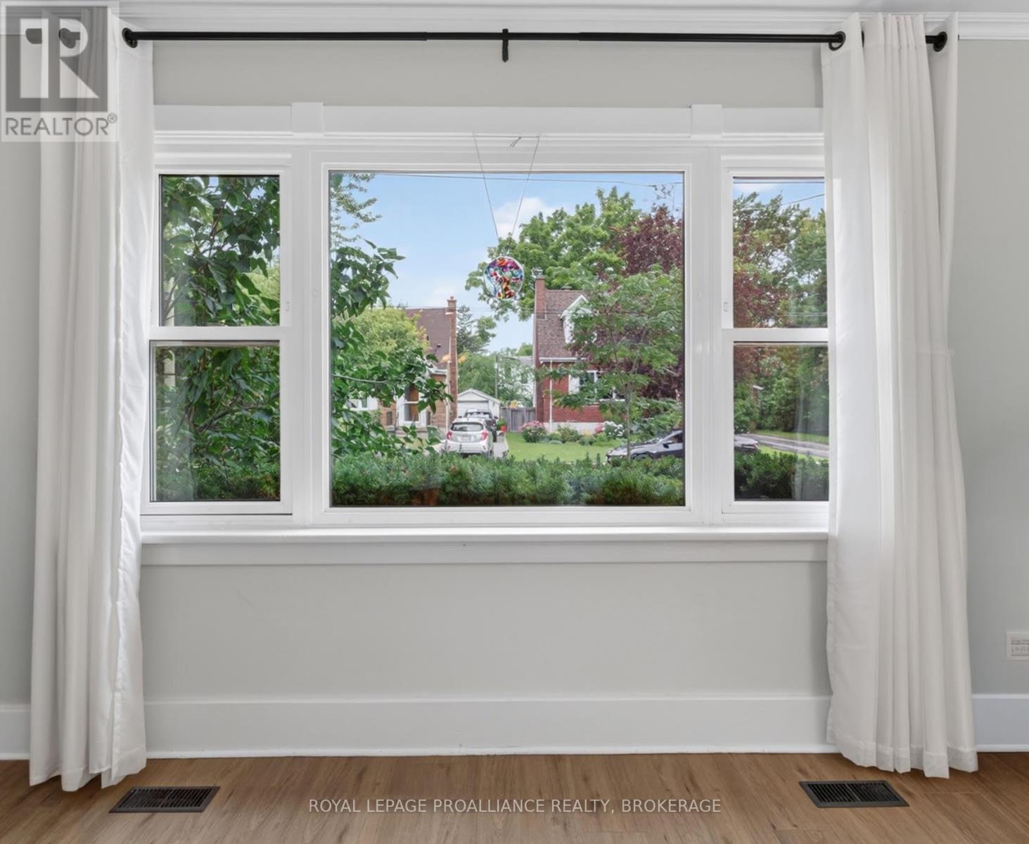 265 COLLEGE STREET - Image 8