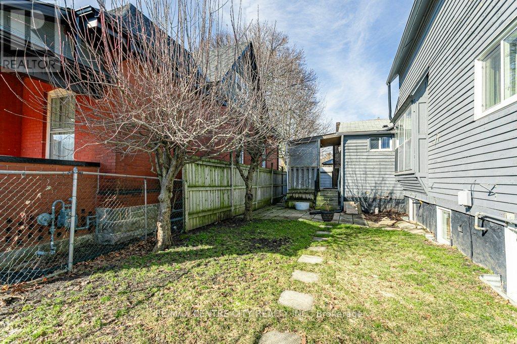 52 PRINCESS AVENUE - 31