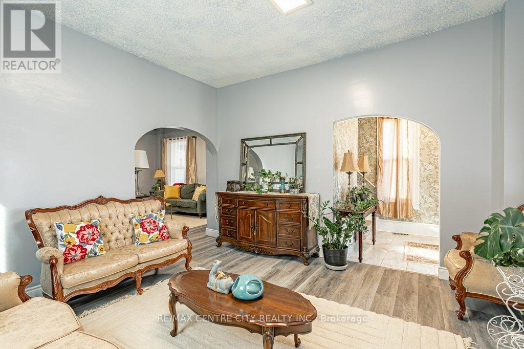 52 PRINCESS AVENUE - 8