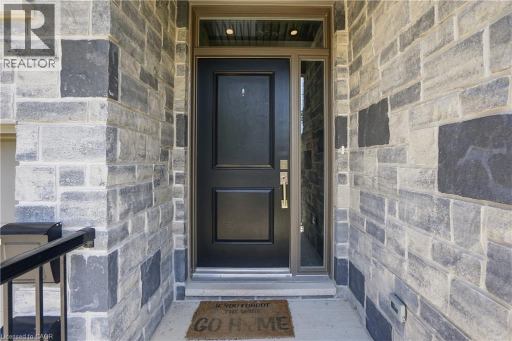 8 NASH Street, St. Catharines — photo 2