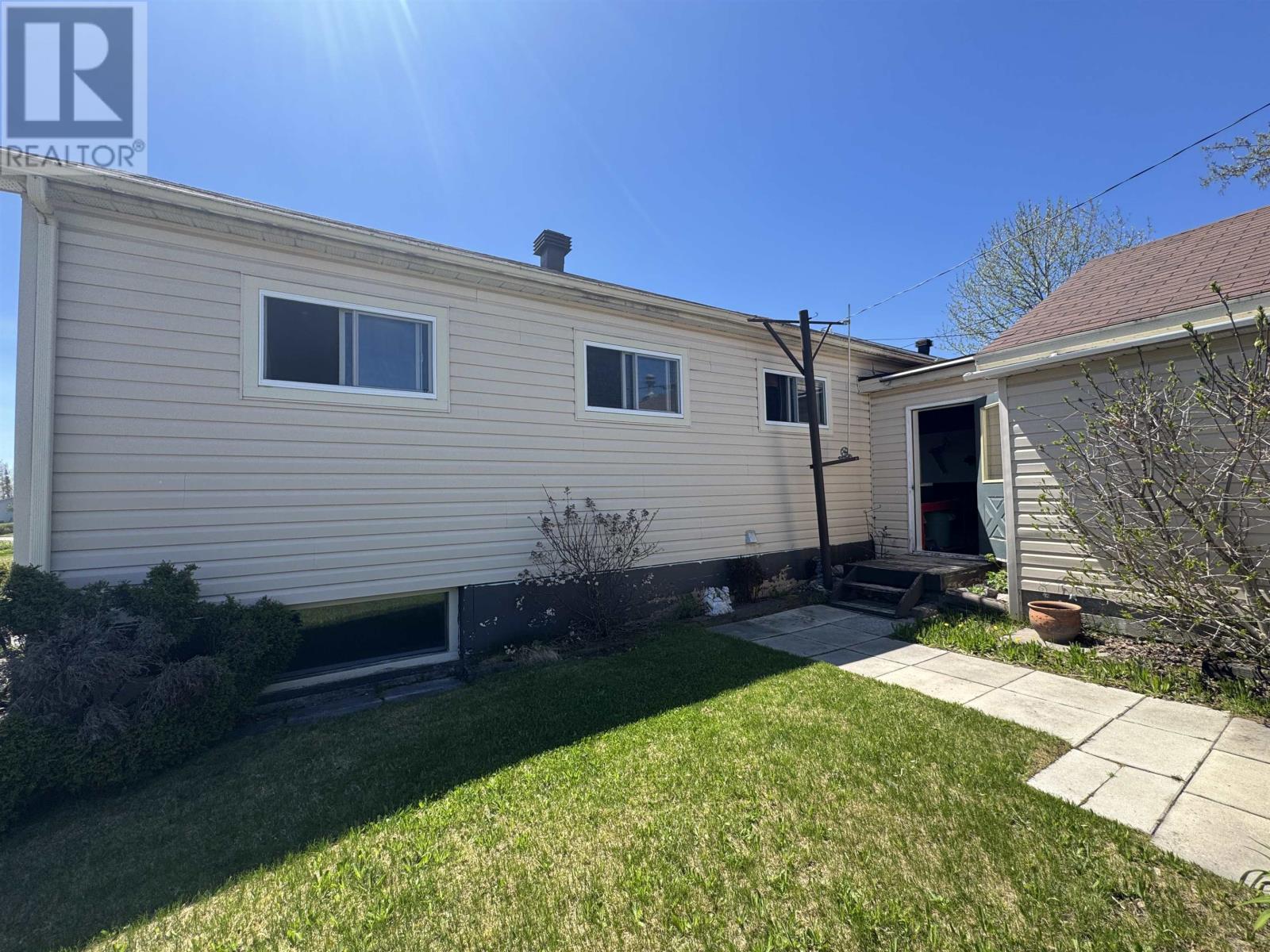 3 Falcon Drive - 32