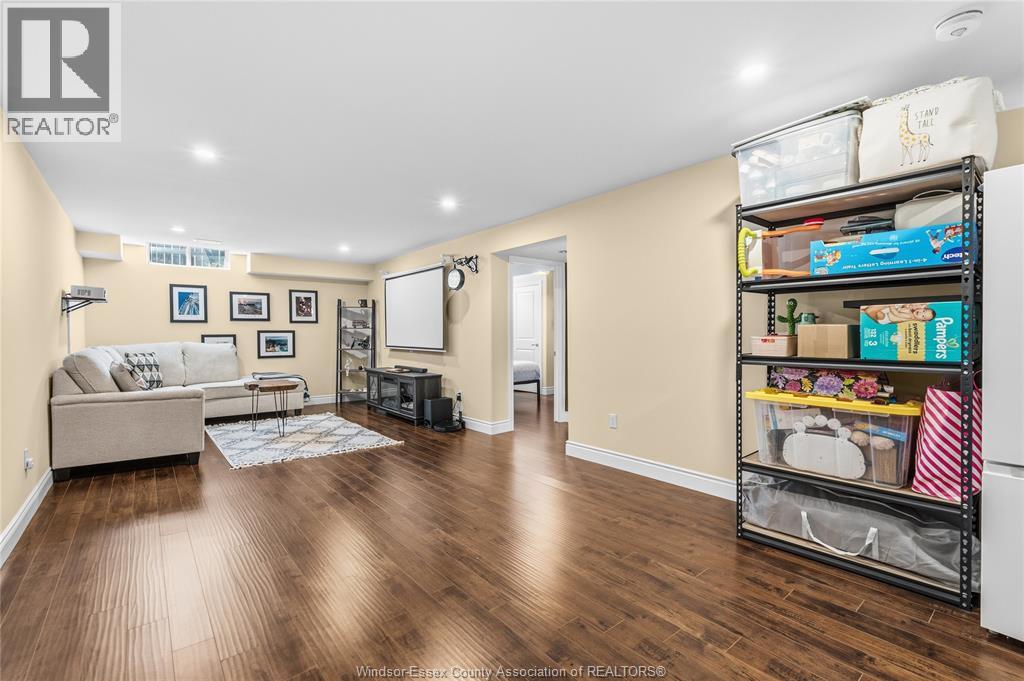 3556 HALLEE CRESCENT - 32