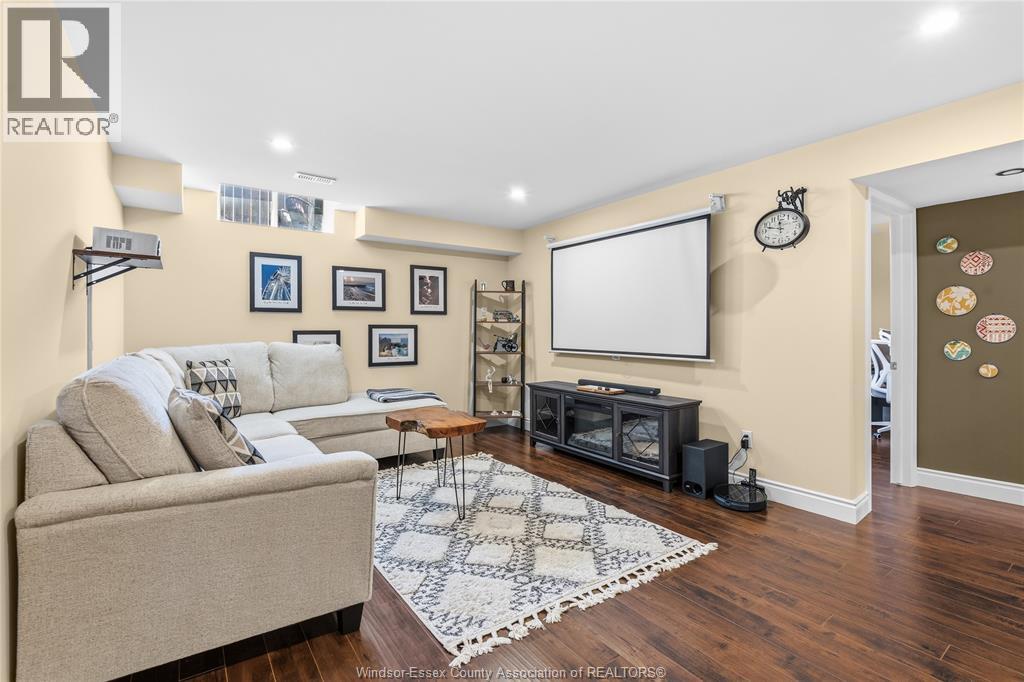 3556 HALLEE CRESCENT - 33