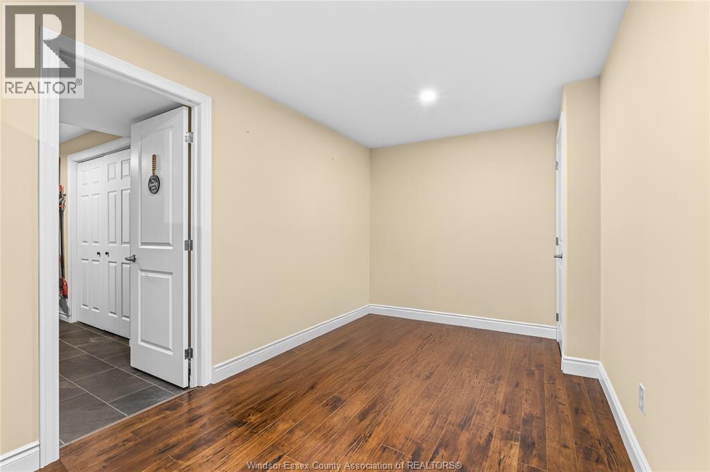 3556 HALLEE CRESCENT - 35