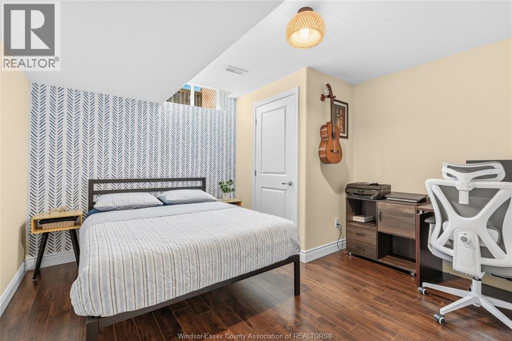 3556 HALLEE CRESCENT - 38