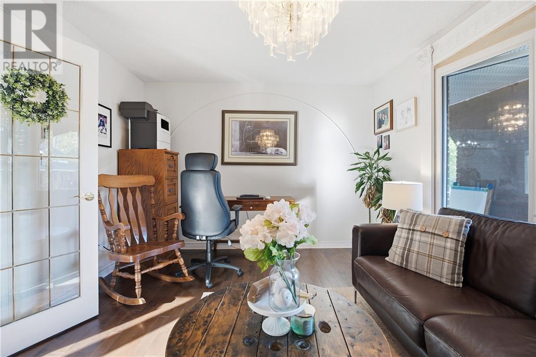 22 Collins Drive - Image 14