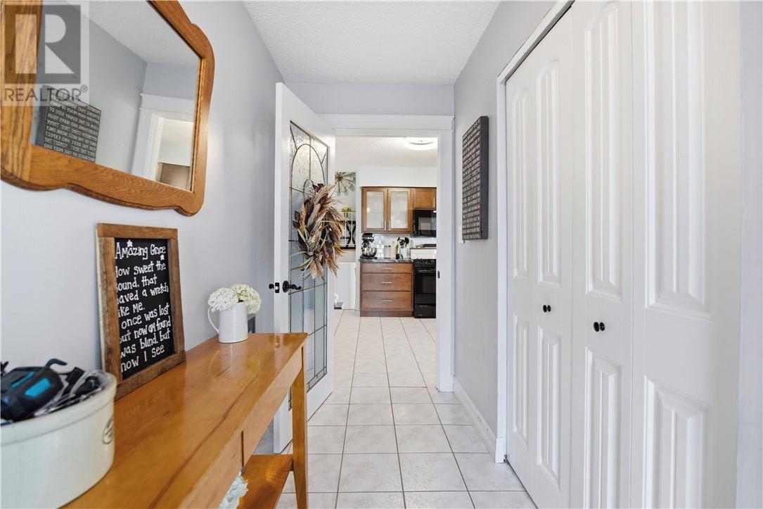 22 Collins Drive - Image 3