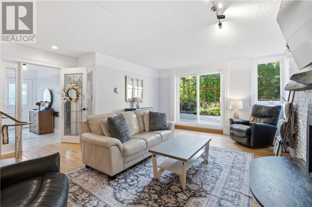 22 Collins Drive - 33