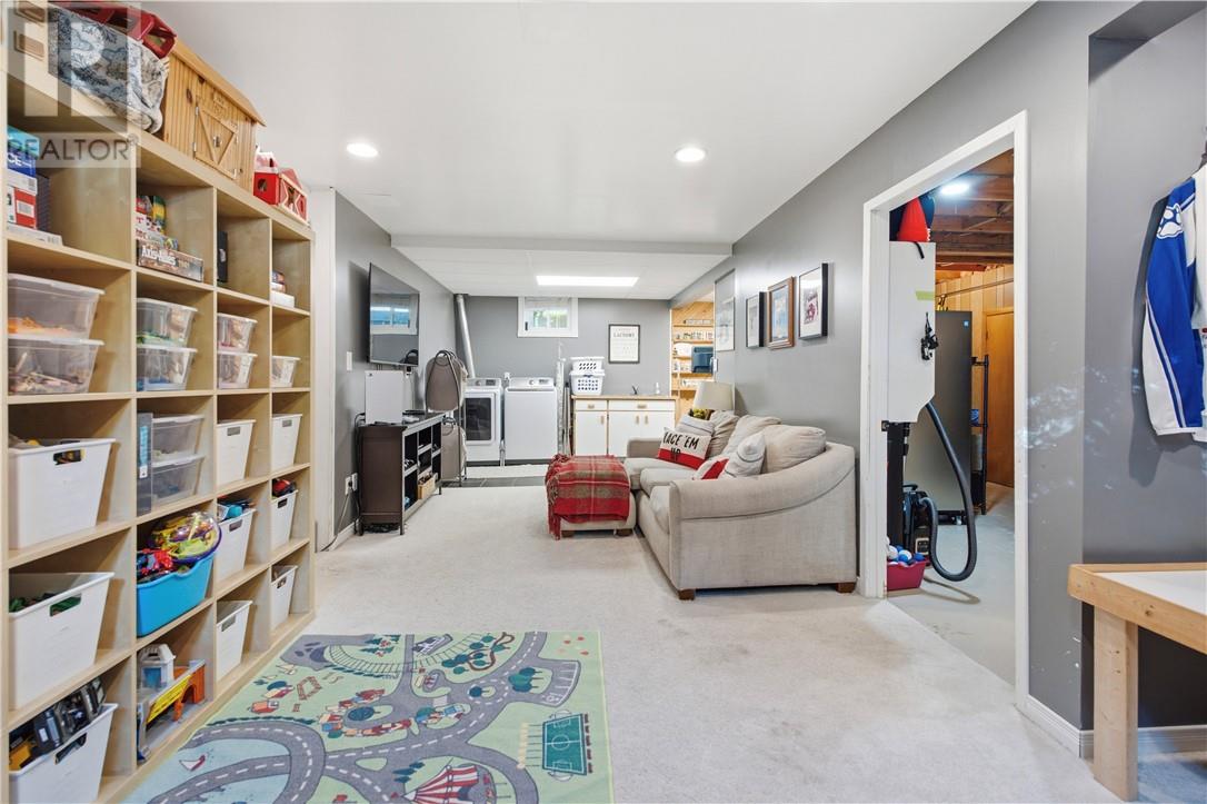 22 Collins Drive - Image 35