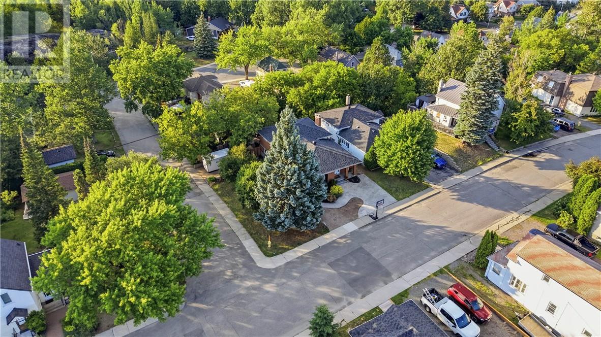 22 Collins Drive - Image 49