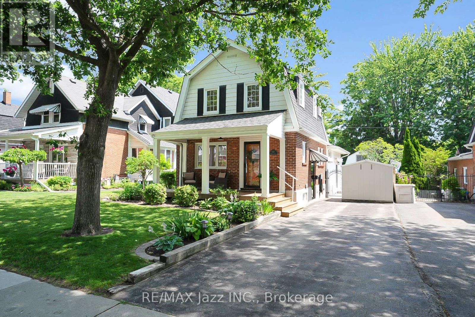 559 MASSON STREET - 1