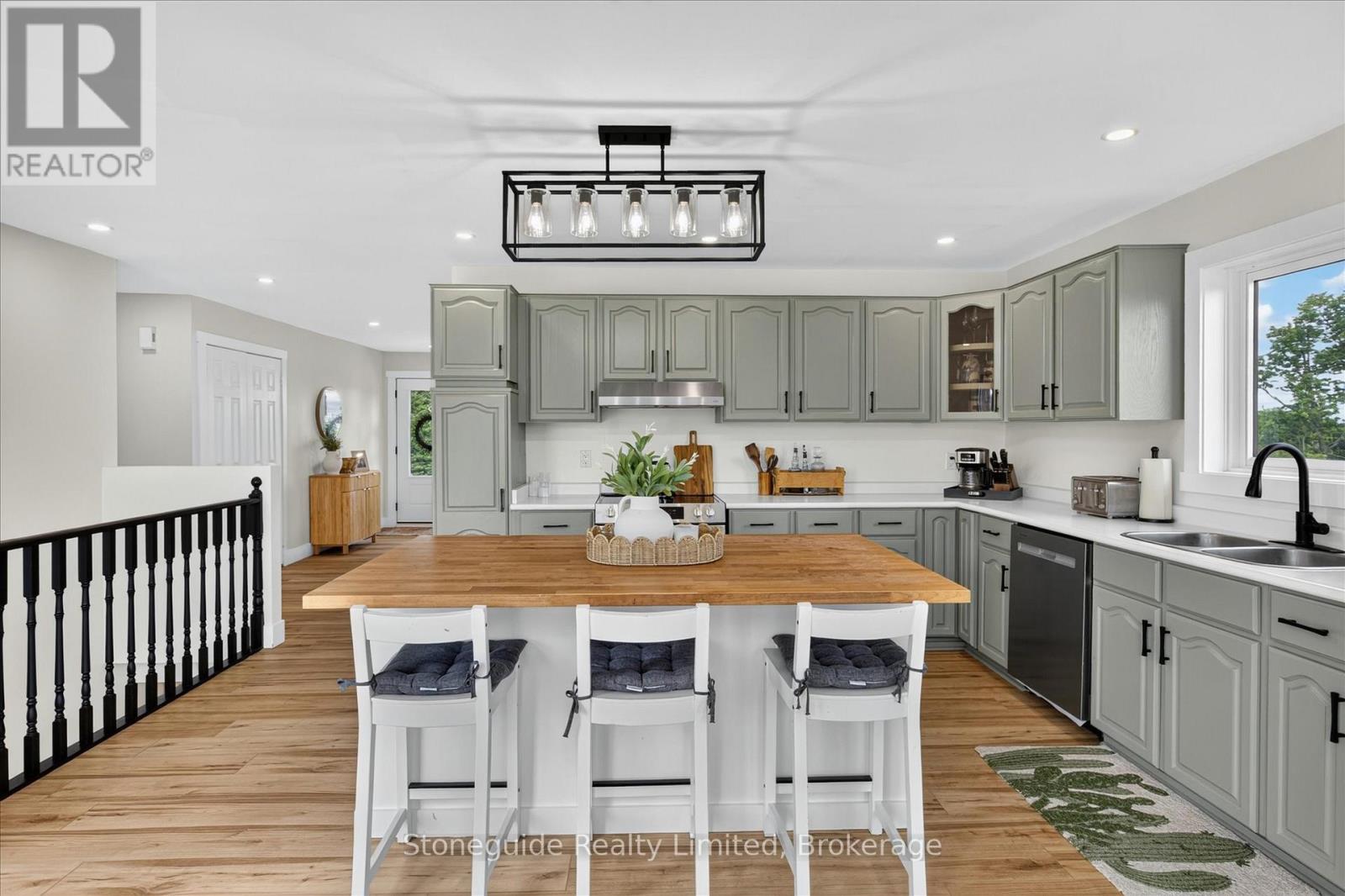47 GRANDVIEW DRIVE - 16