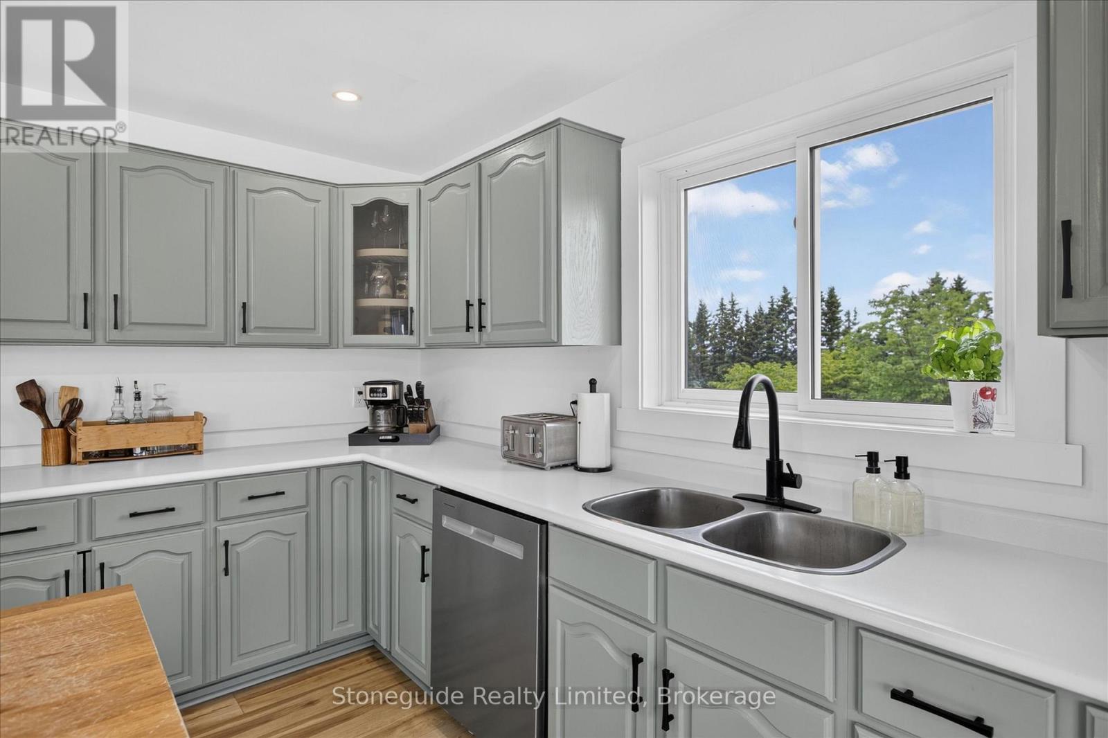 47 GRANDVIEW DRIVE - Image 17
