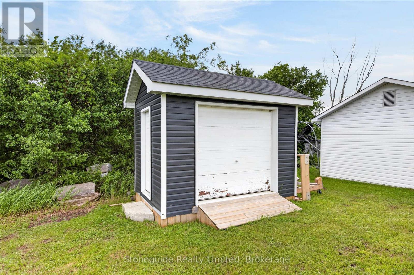 47 GRANDVIEW DRIVE - 42