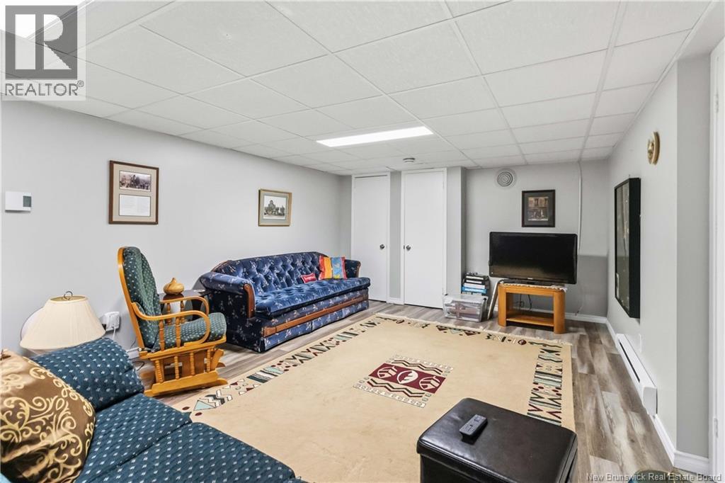 35 Firwood Crescent - 32